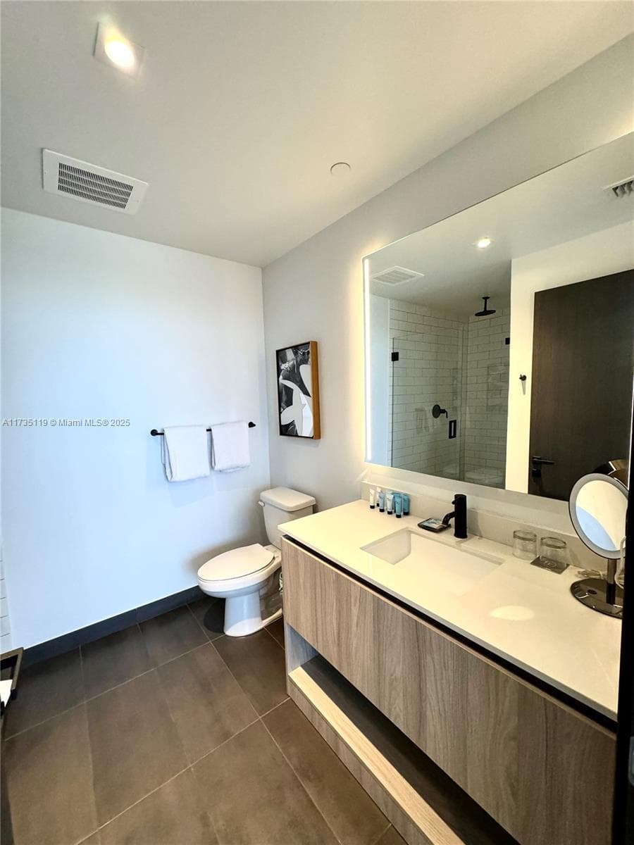 398 NE 5th St # 1510, Miami FL 33132 — 32