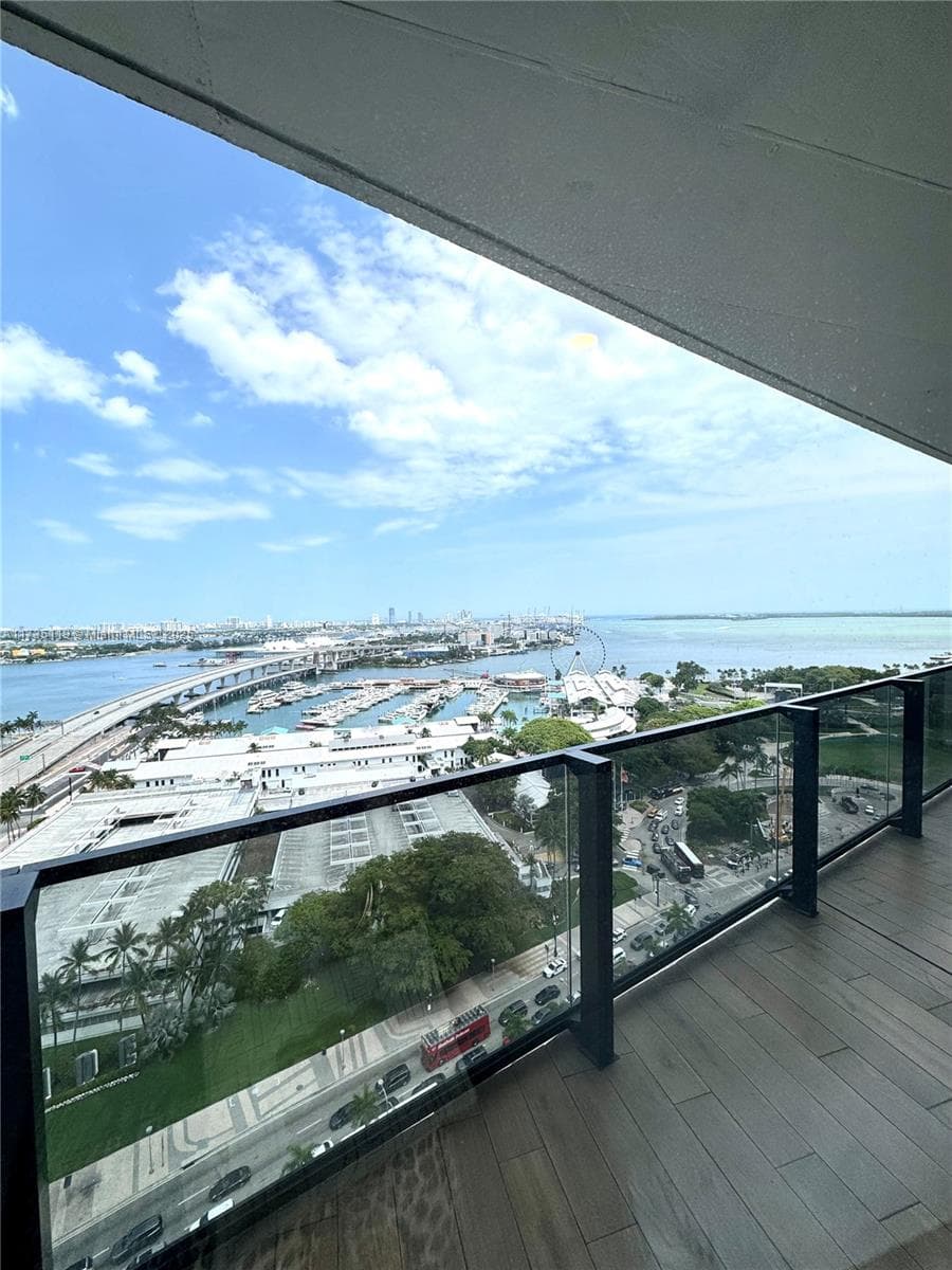 398 NE 5th St # 1510, Miami FL 33132 — 30