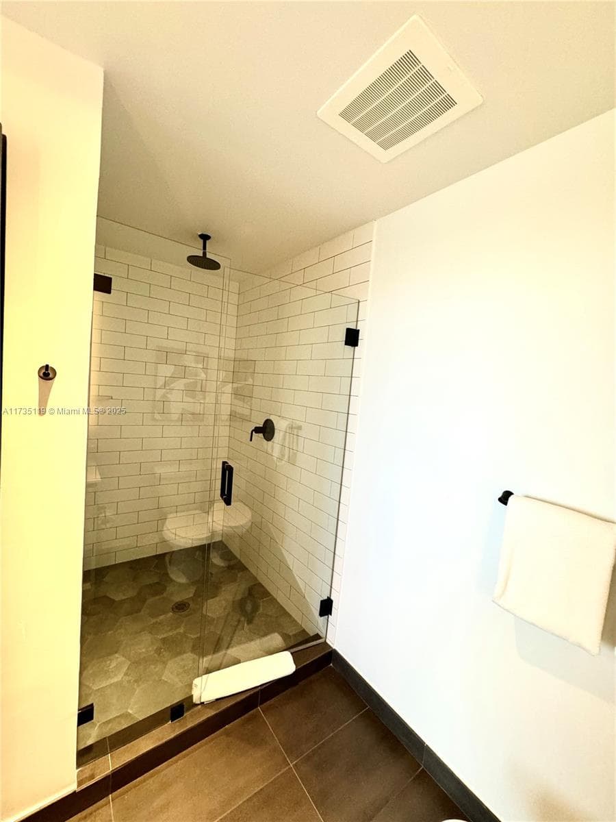 398 NE 5th St # 1510, Miami FL 33132 — 33
