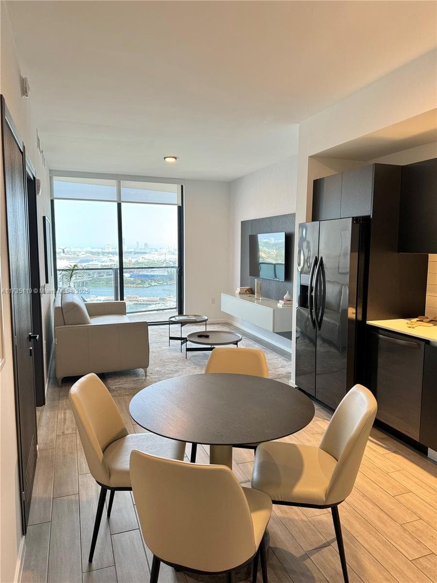 398 NE 5th St # 1510, Miami FL 33132 — 18