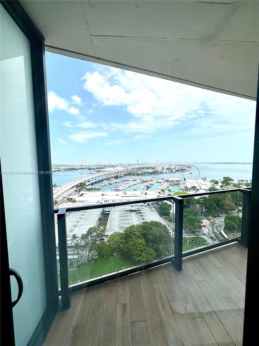 398 NE 5th St # 1510, Miami FL 33132 — 29