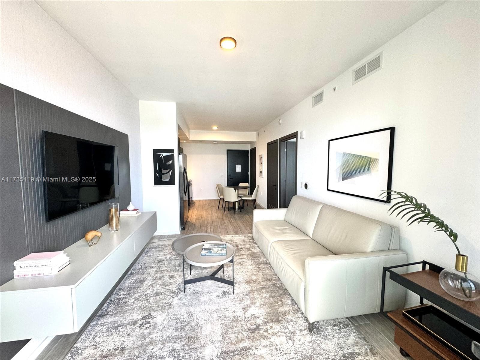 398 NE 5th St # 1510, Miami FL 33132 — 25
