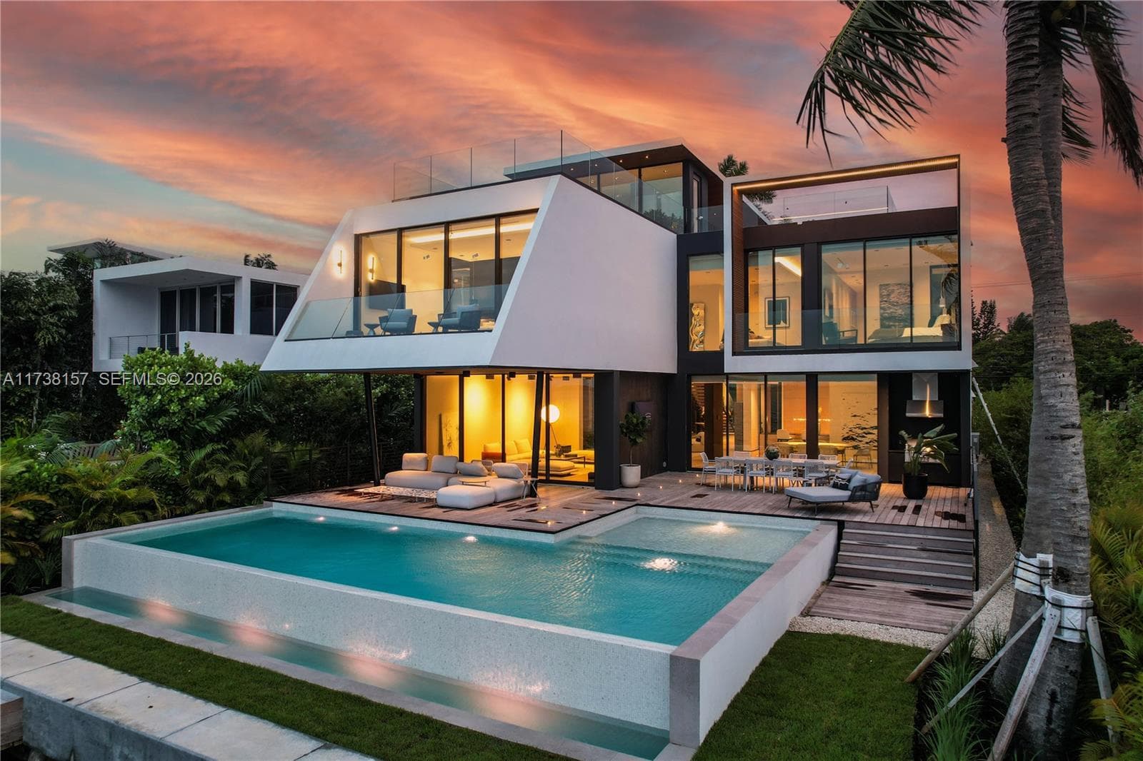 1369 N Venetian Way, Miami FL 33139 — 9