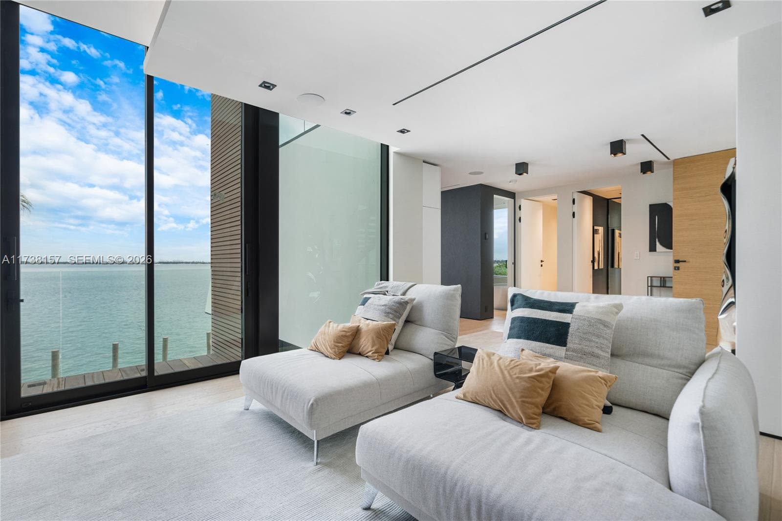 1369 N Venetian Way, Miami FL 33139 — 30