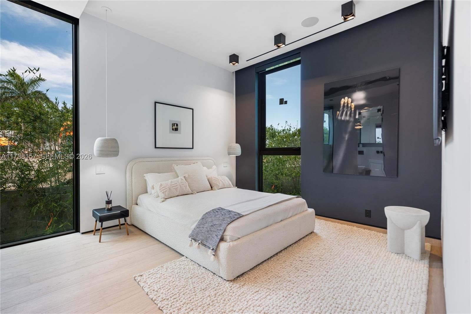 1369 N Venetian Way, Miami FL 33139 — 45