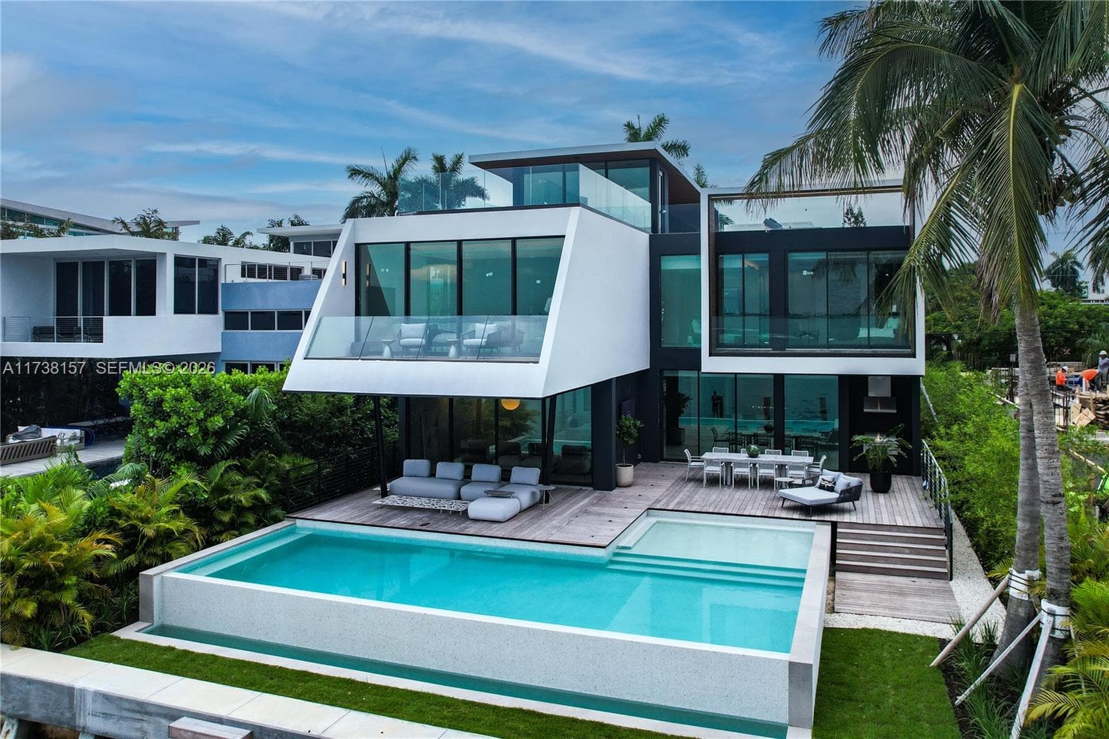 1369 N Venetian Way, Miami FL 33139 — 4
