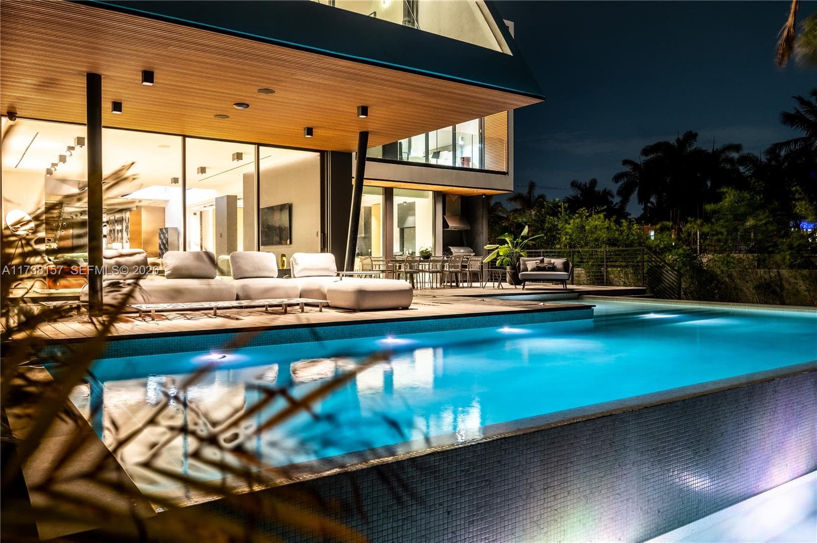 1369 N Venetian Way, Miami FL 33139 — 8