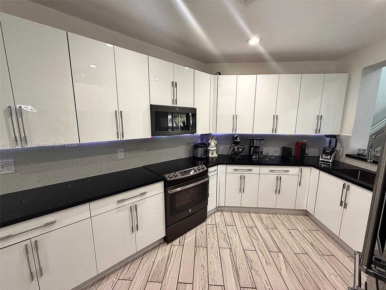 2602 Augusta Dr, Homestead FL 33035 — 8