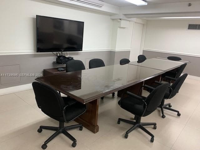 100 Lincoln Rd # 821, Miami Beach FL 33139 — 33