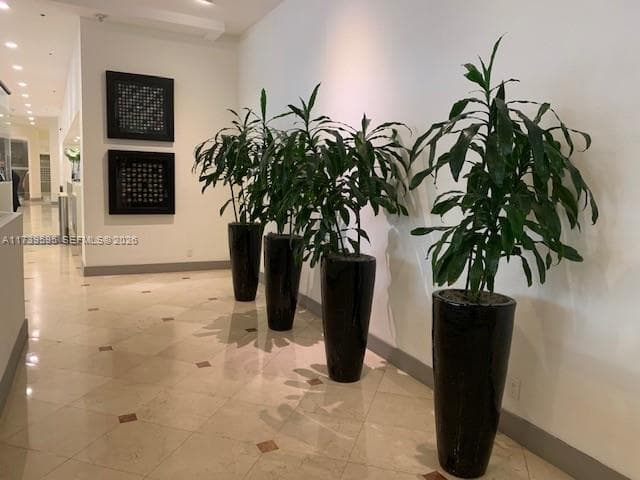 100 Lincoln Rd # 821, Miami Beach FL 33139 — 25