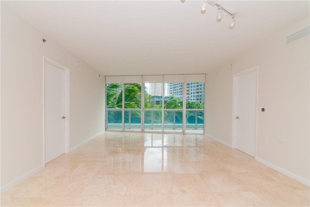 465 Brickell Avenue # 419, Miami FL 33131 — 17