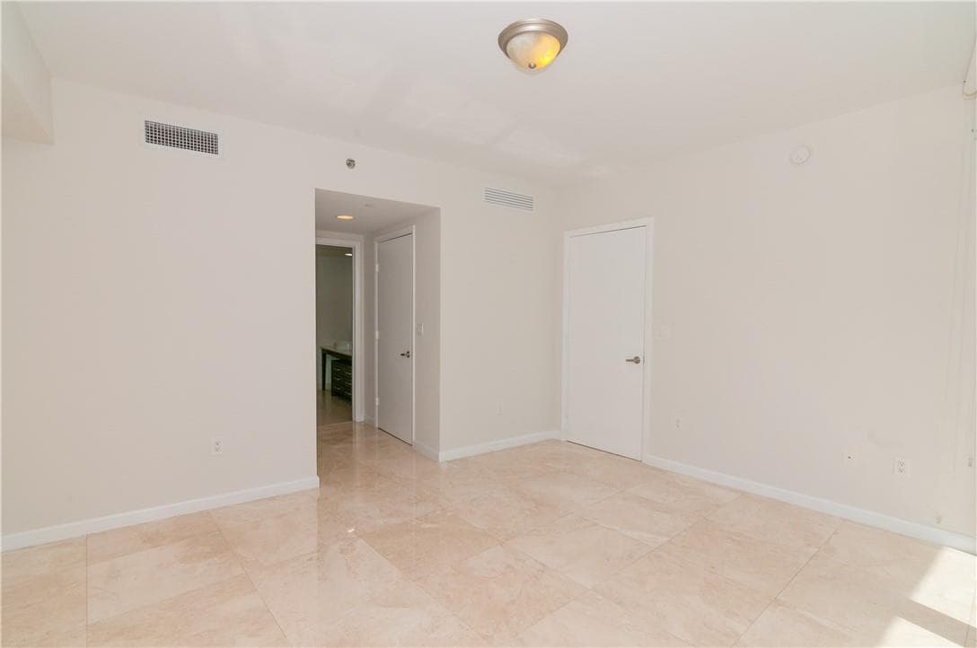 465 Brickell Avenue # 419, Miami FL 33131 — 24