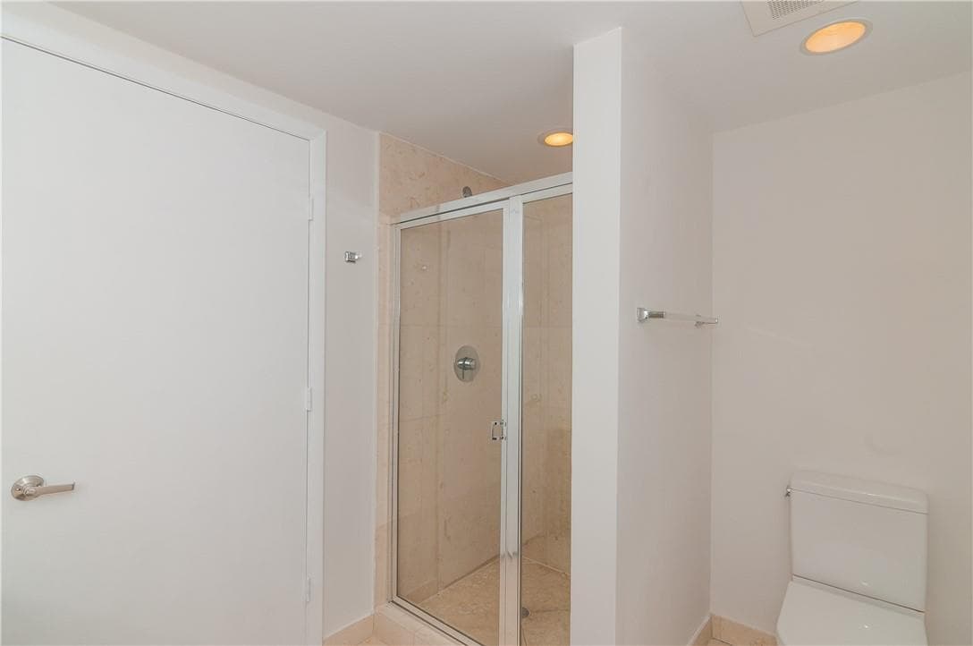 465 Brickell Avenue # 419, Miami FL 33131 — 33