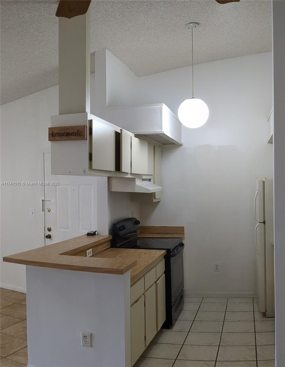 917 NE 199th St # 206, Miami FL 33179 — 4