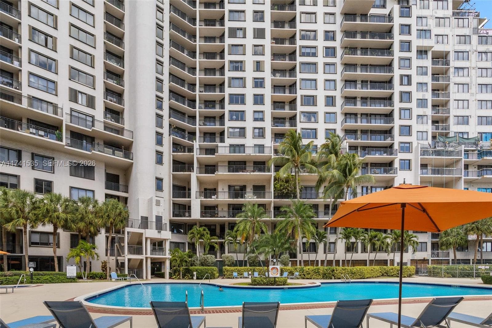 540 Brickell Key Dr # 1519, Miami FL 33131 — 33