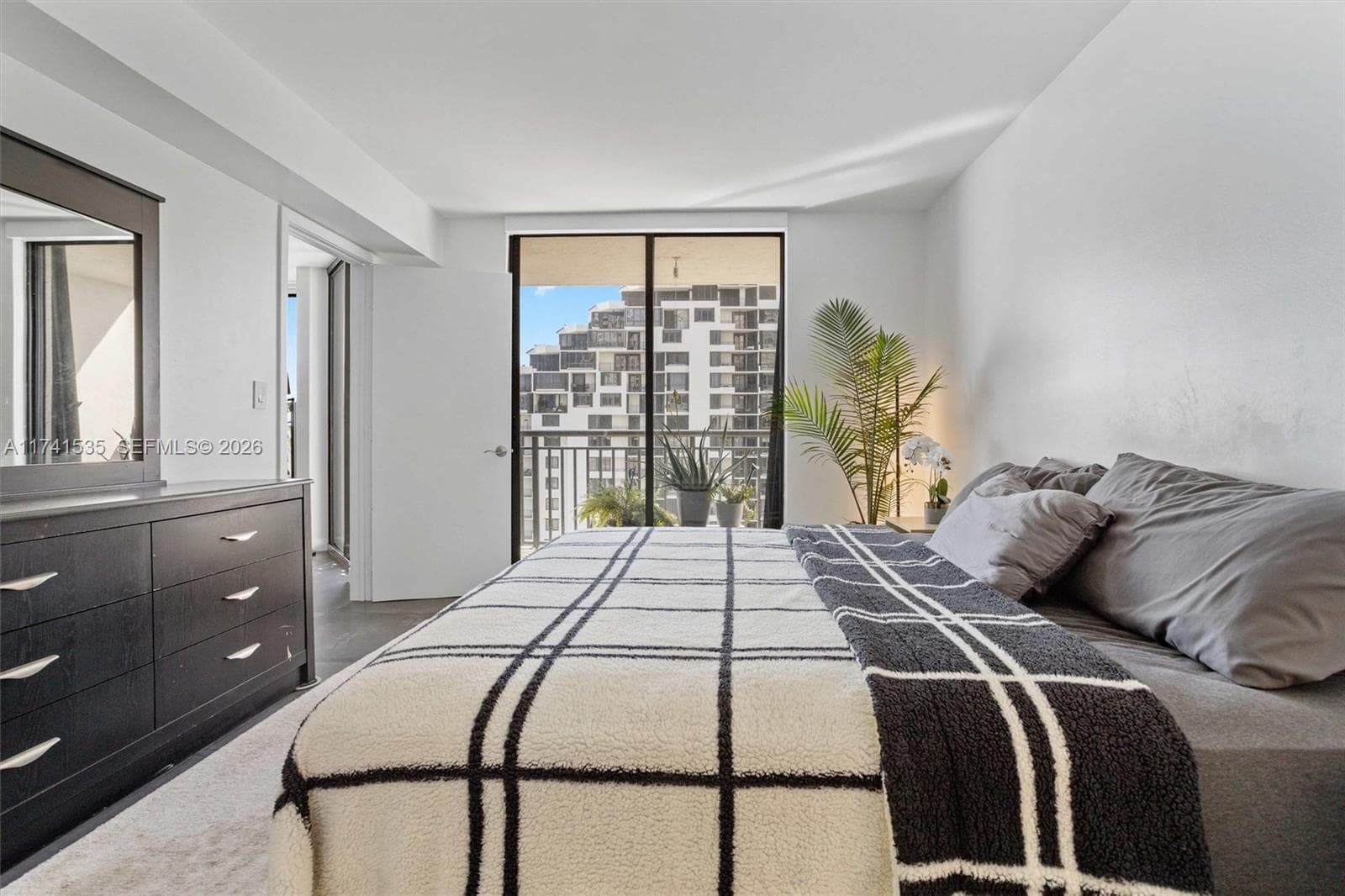540 Brickell Key Dr # 1519, Miami FL 33131 — 21