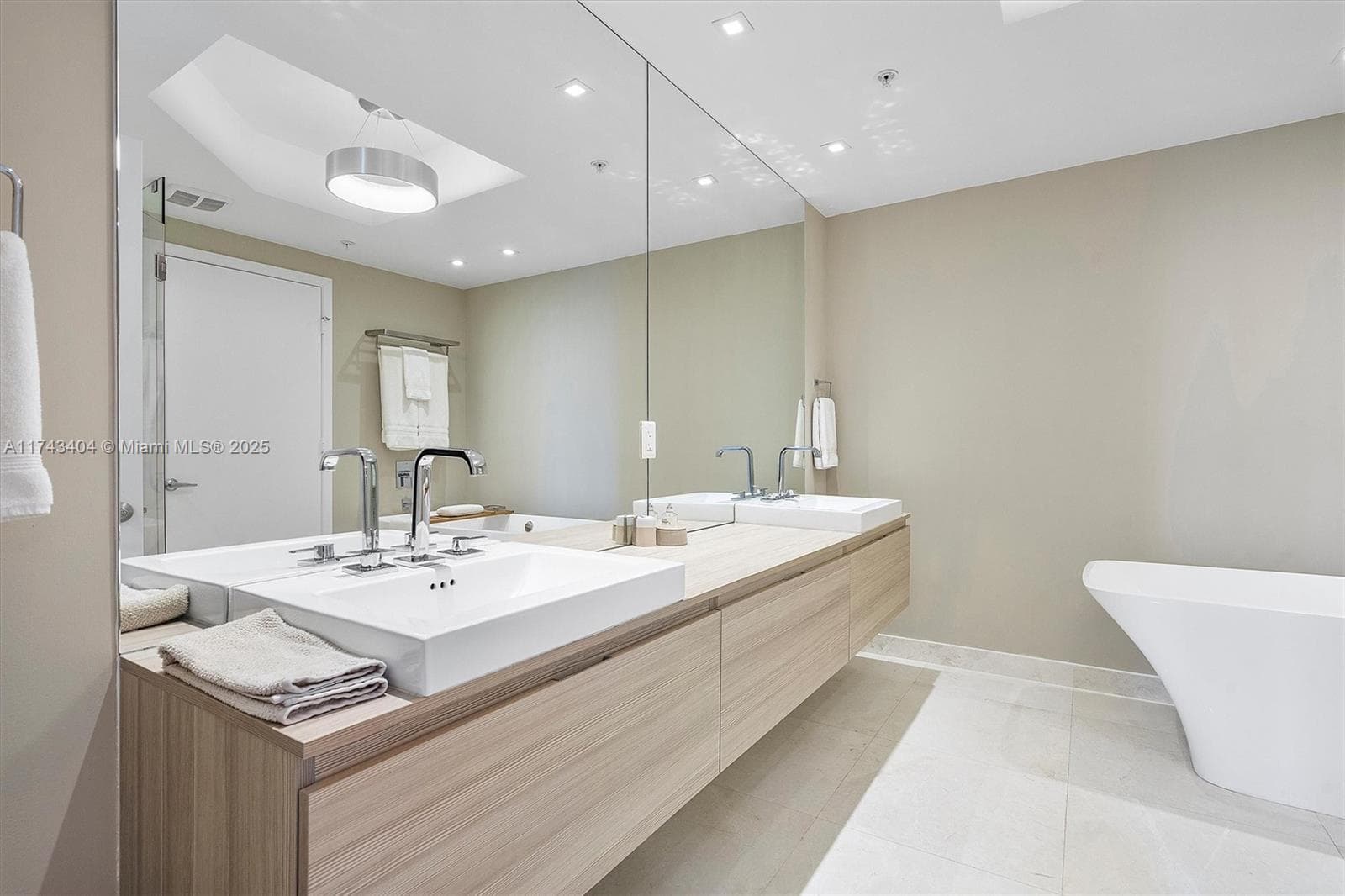 17301 Biscayne Blvd # 2302, North Miami Beach FL 33160 — 52