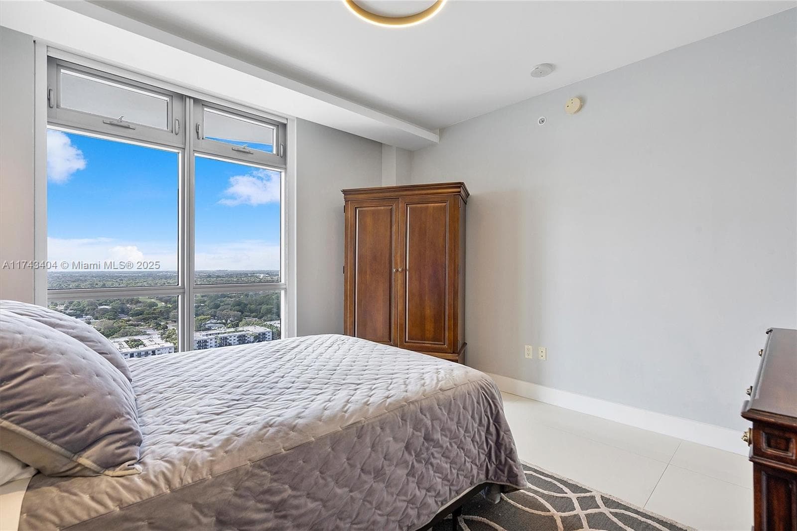 17301 Biscayne Blvd # 2302, North Miami Beach FL 33160 — 33