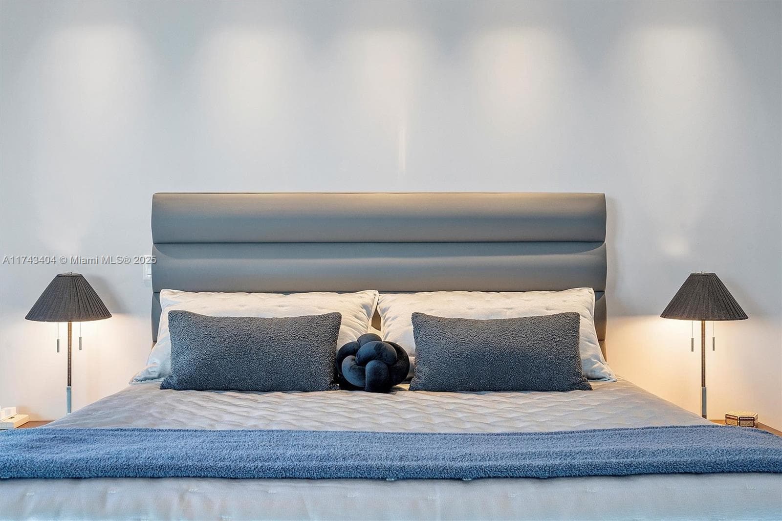 17301 Biscayne Blvd # 2302, North Miami Beach FL 33160 — 39