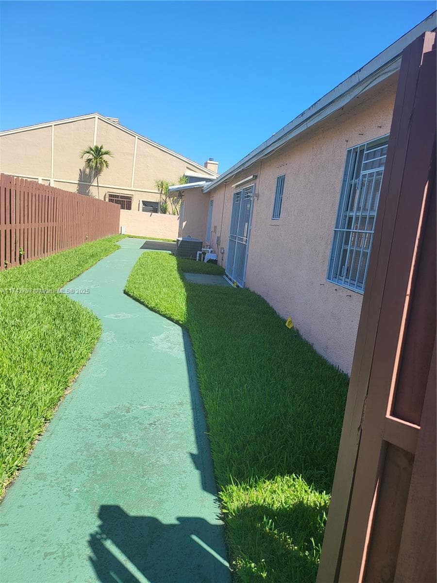 6771 NW 199th Ter, Hialeah FL 33015 — 2