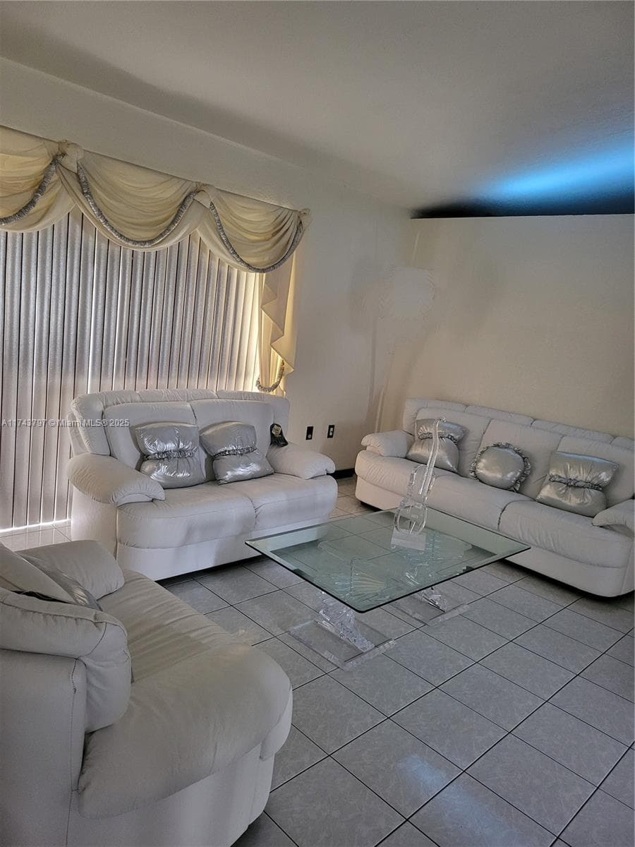 6771 NW 199th Ter, Hialeah FL 33015 — 6