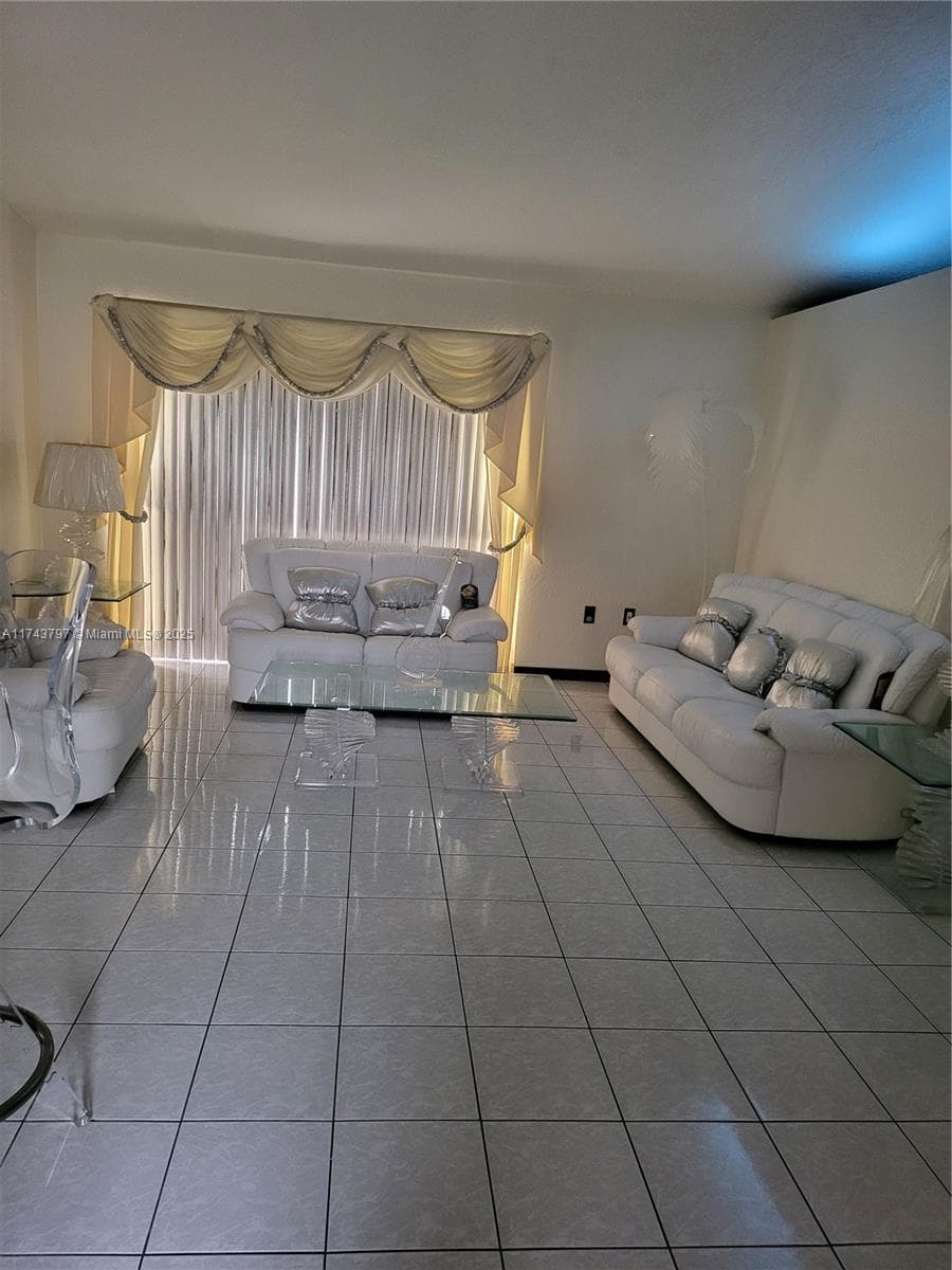 6771 NW 199th Ter, Hialeah FL 33015 — 13