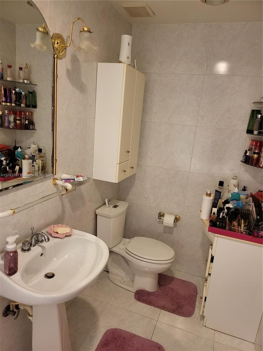 6771 NW 199th Ter, Hialeah FL 33015 — 10