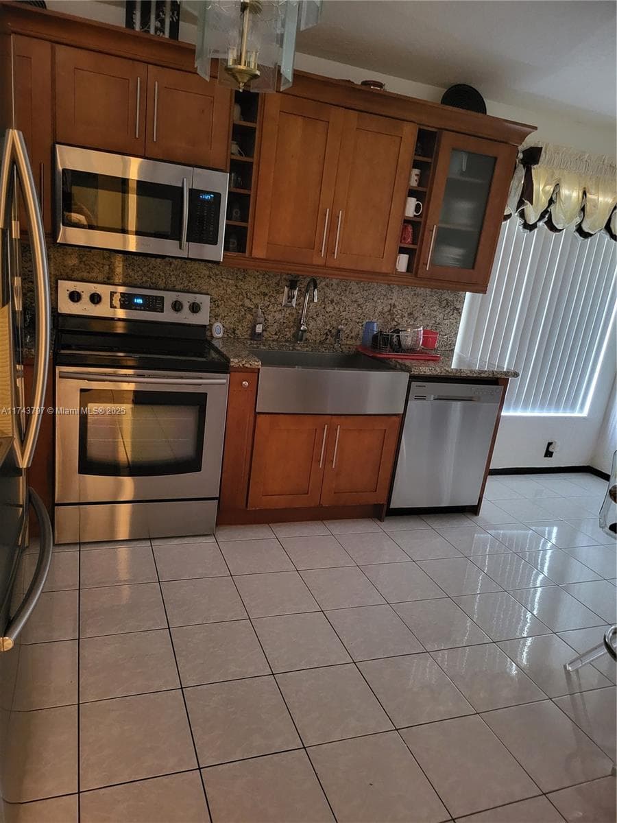 6771 NW 199th Ter, Hialeah FL 33015 — 33