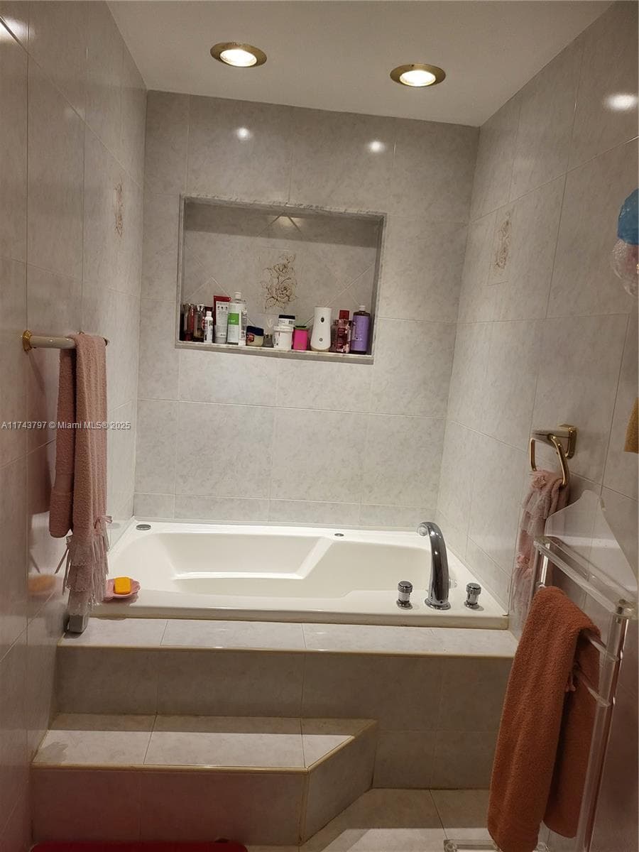 6771 NW 199th Ter, Hialeah FL 33015 — 11