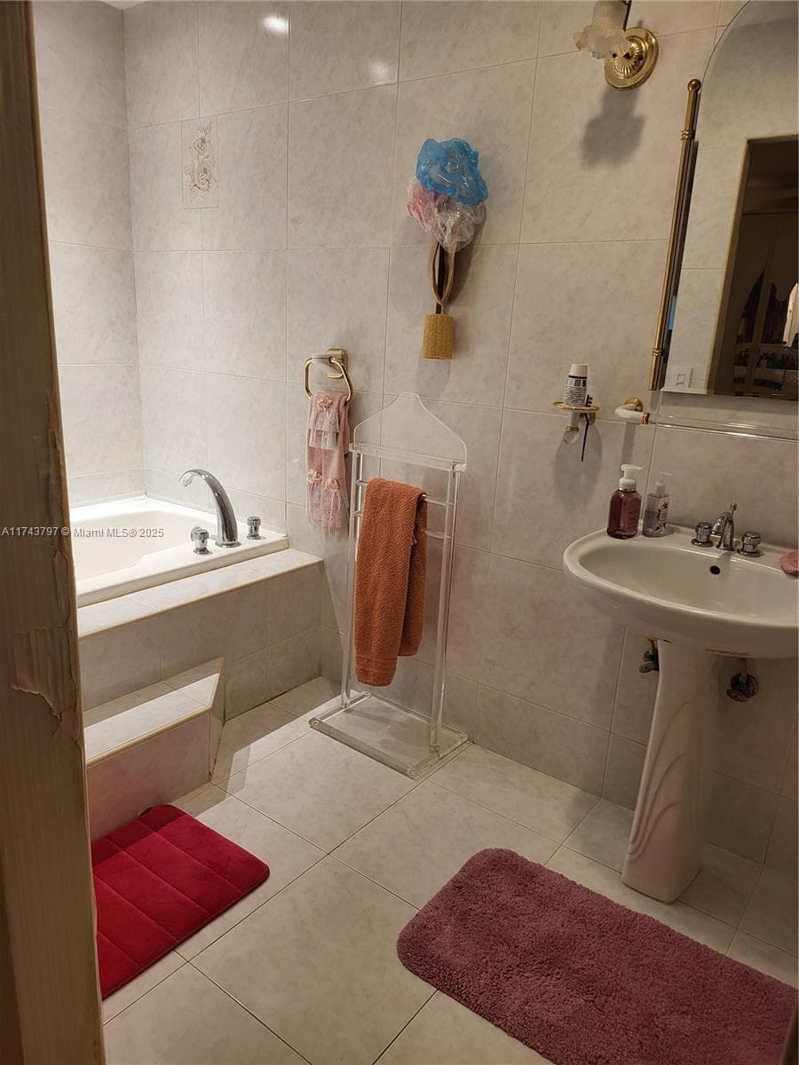 6771 NW 199th Ter, Hialeah FL 33015 — 21