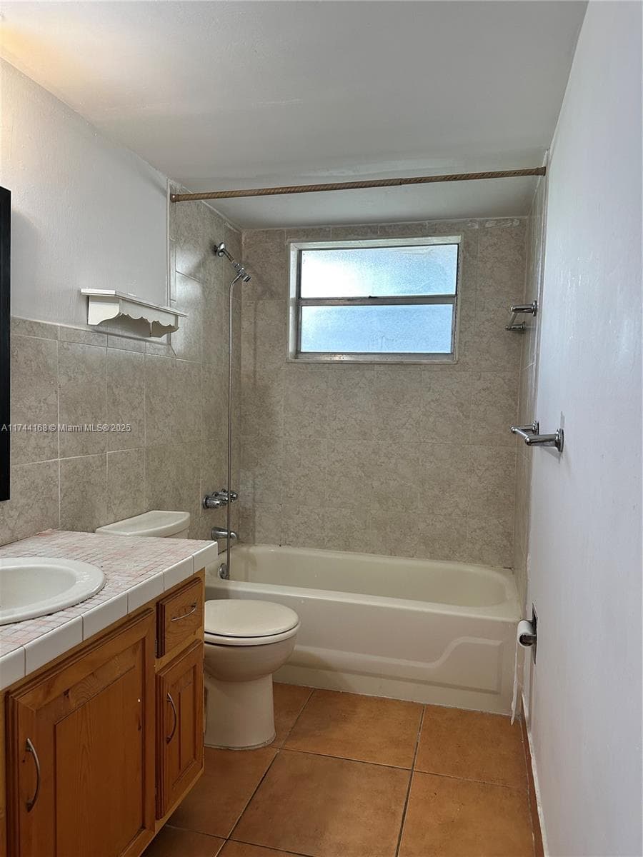 1750 NE 191st St # 4, Miami FL 33179 — 6