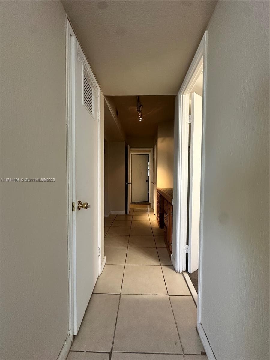 1750 NE 191st St # 4, Miami FL 33179 — 13