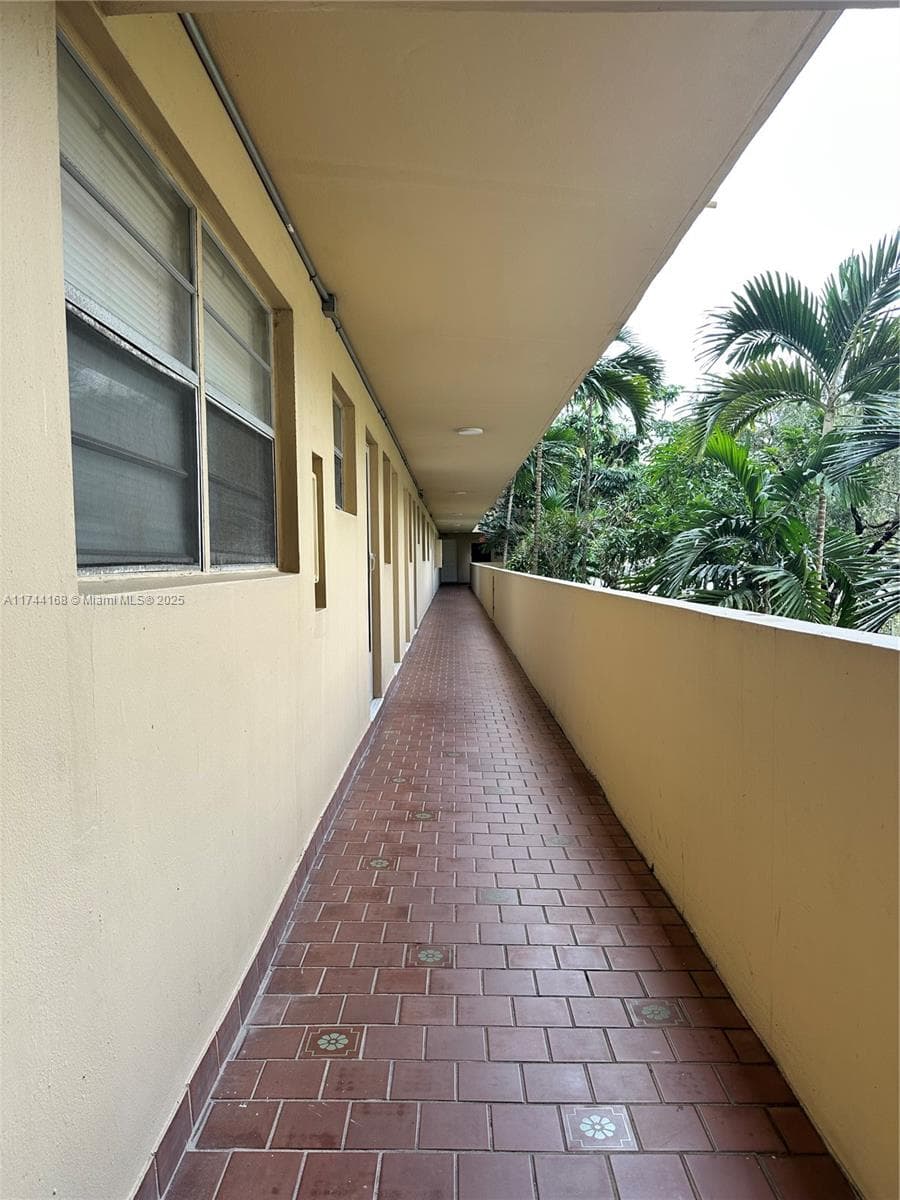1750 NE 191st St # 4, Miami FL 33179 — 16