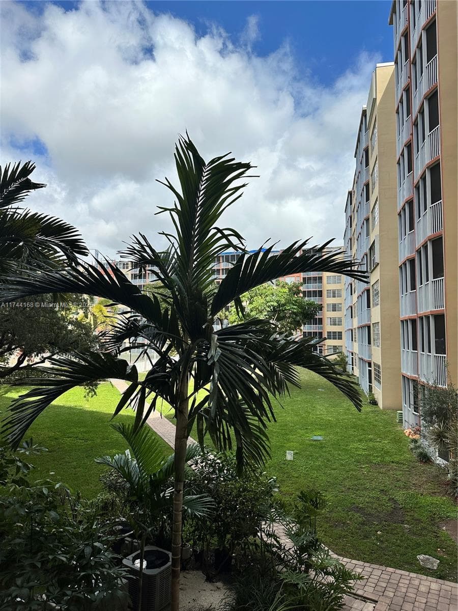 1750 NE 191st St # 4, Miami FL 33179 — 14