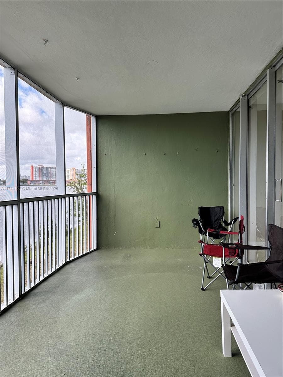 1750 NE 191st St # 4, Miami FL 33179 — 11