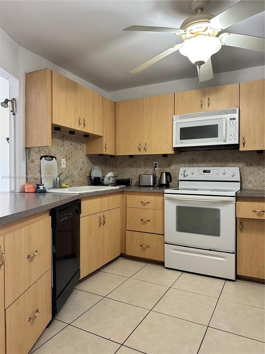 1750 NE 191st St # 4, Miami FL 33179 — 4