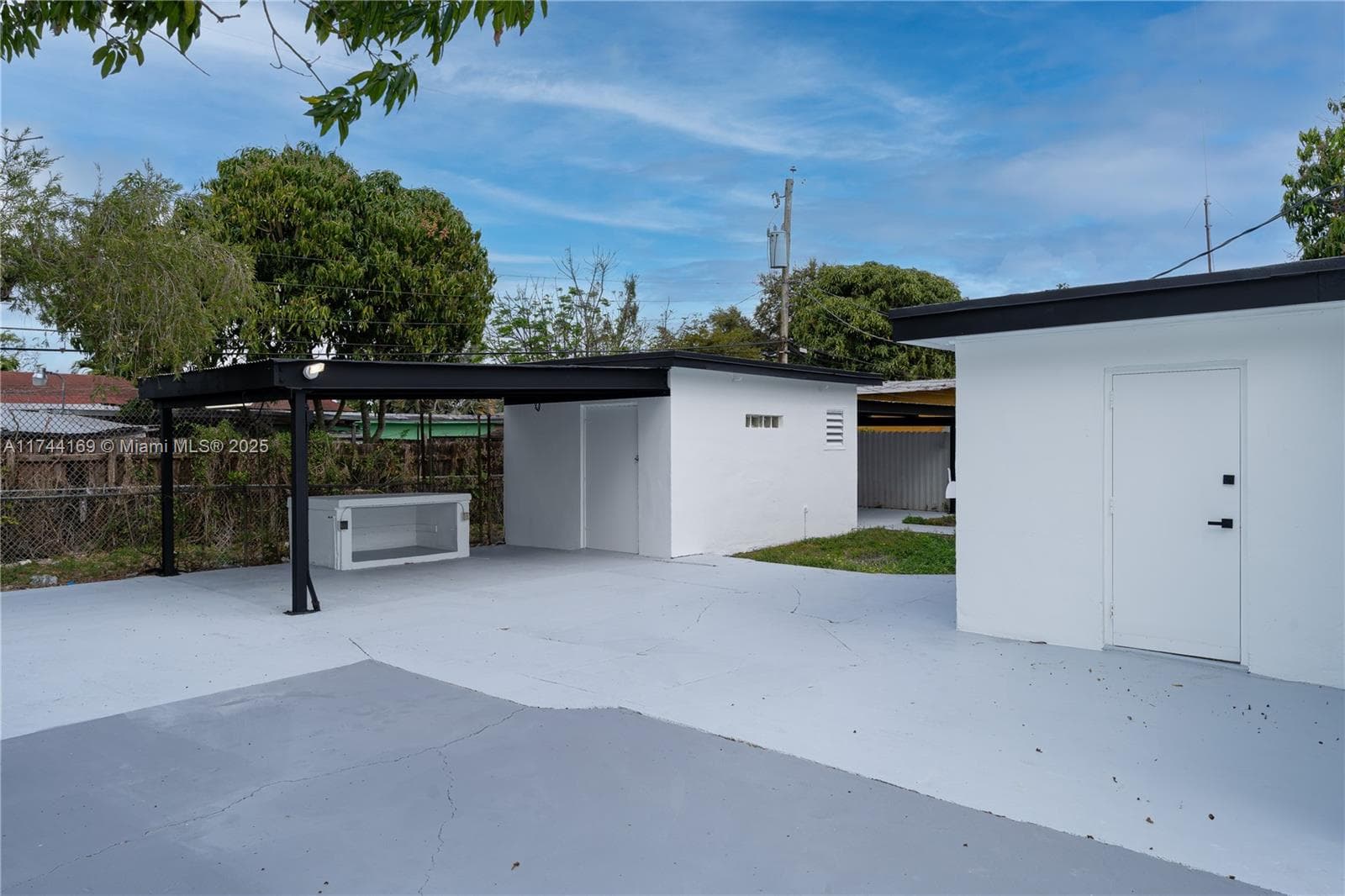 805 Sultan Ave, Opa-Locka FL 33054 — 32