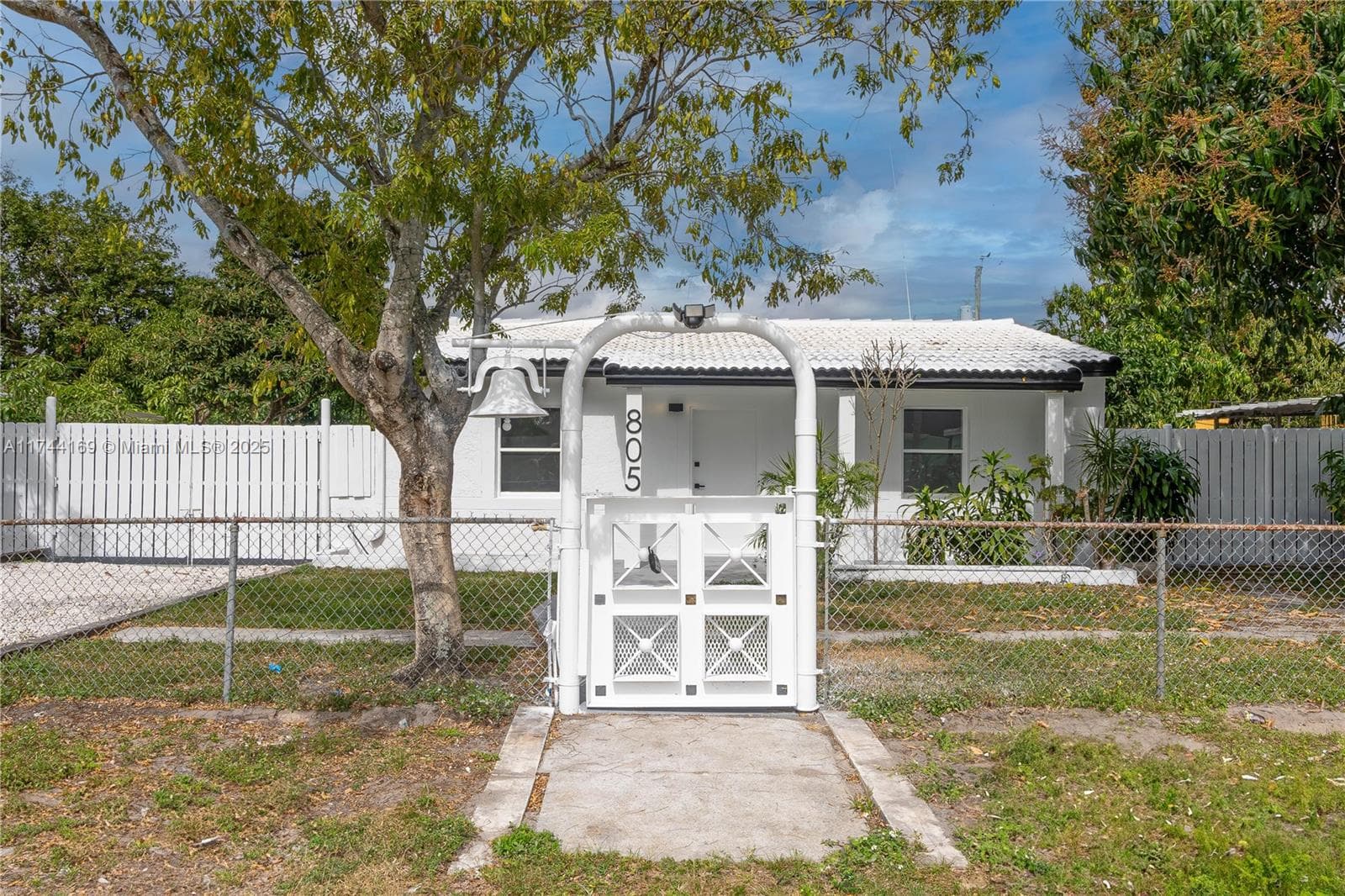 805 Sultan Ave, Opa-Locka FL 33054 — 1