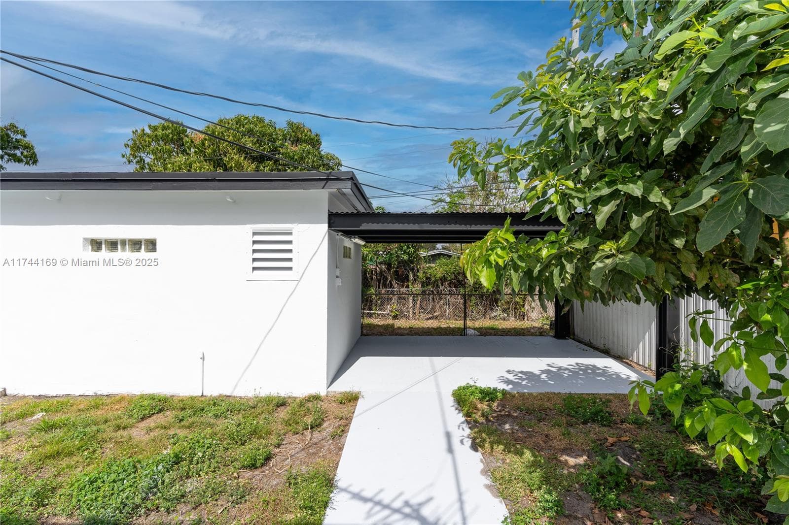 805 Sultan Ave, Opa-Locka FL 33054 — 38