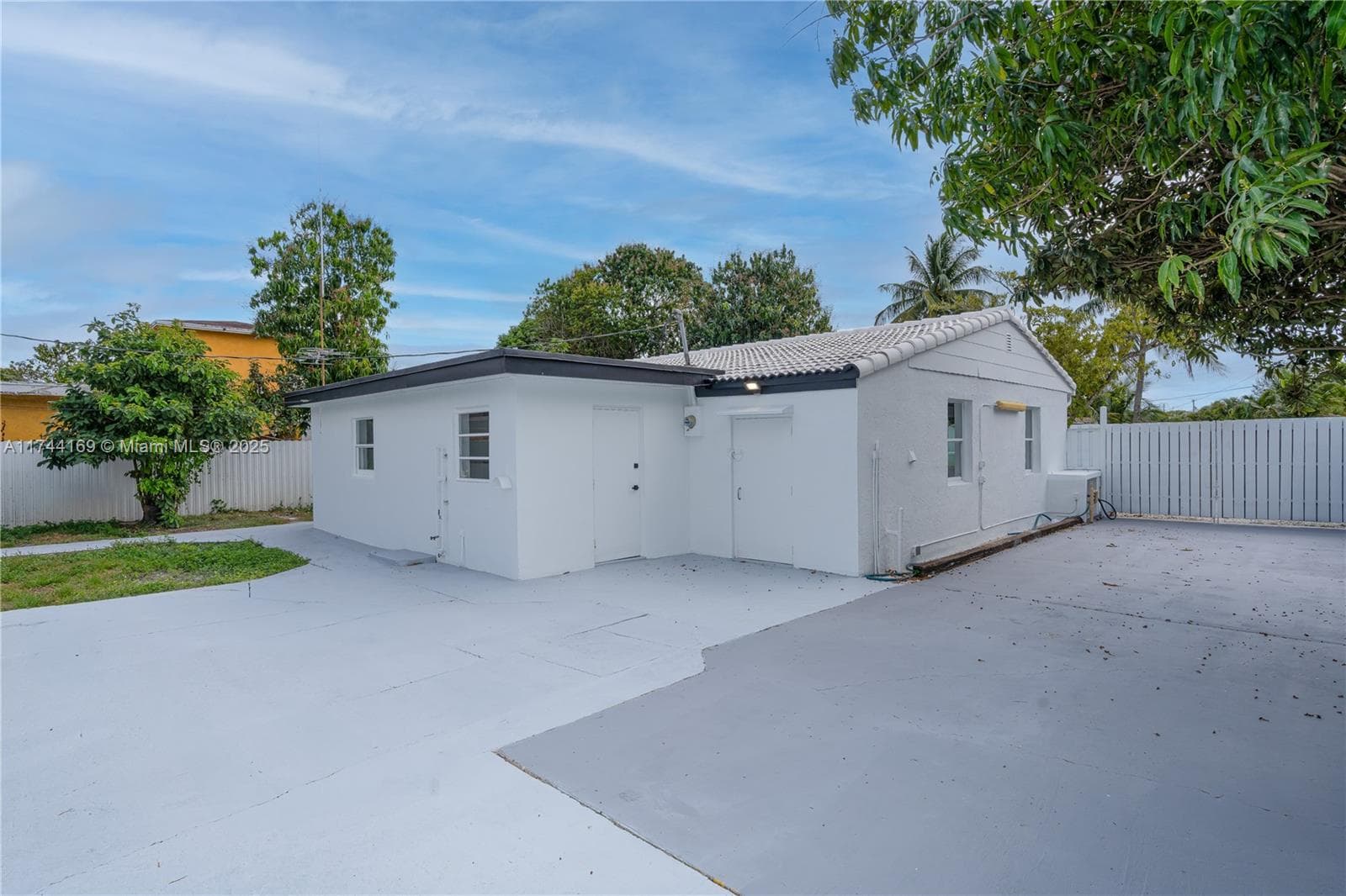 805 Sultan Ave, Opa-Locka FL 33054 — 31