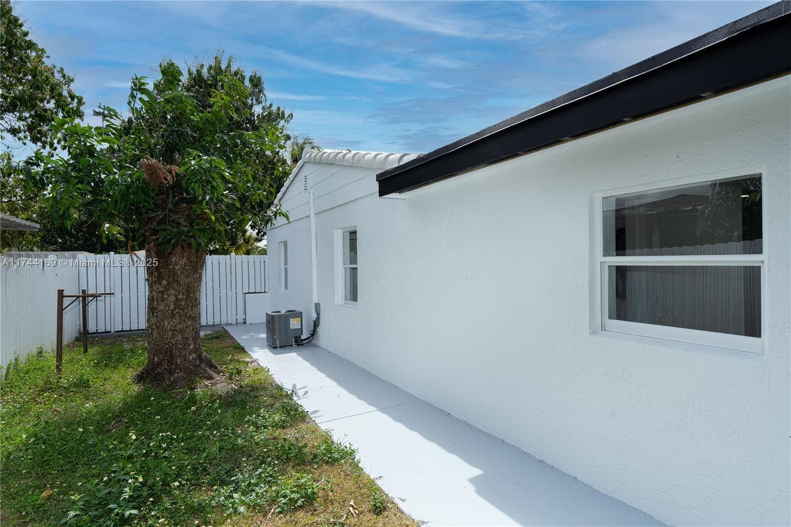805 Sultan Ave, Opa-Locka FL 33054 — 39