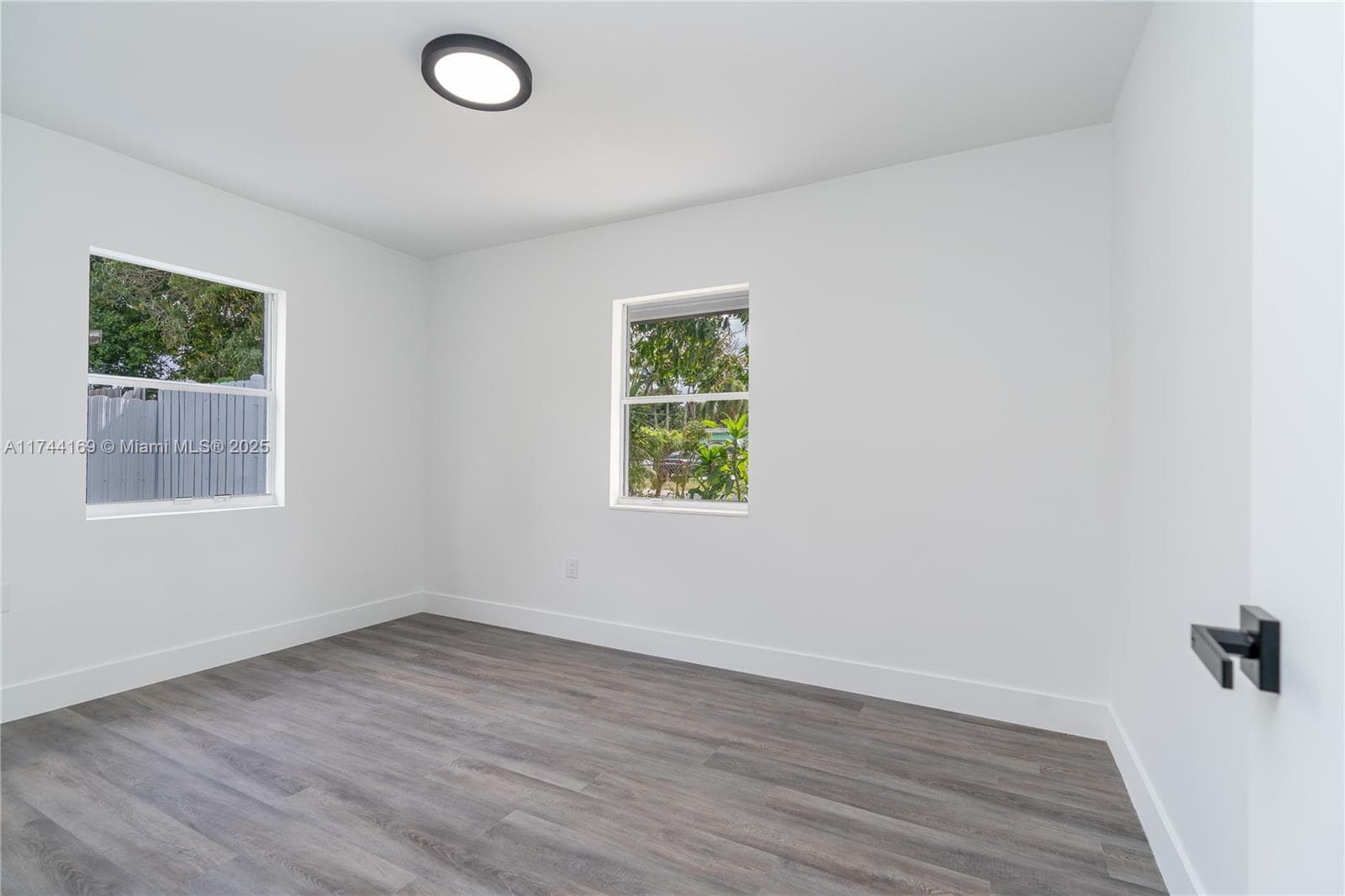 805 Sultan Ave, Opa-Locka FL 33054 — 25
