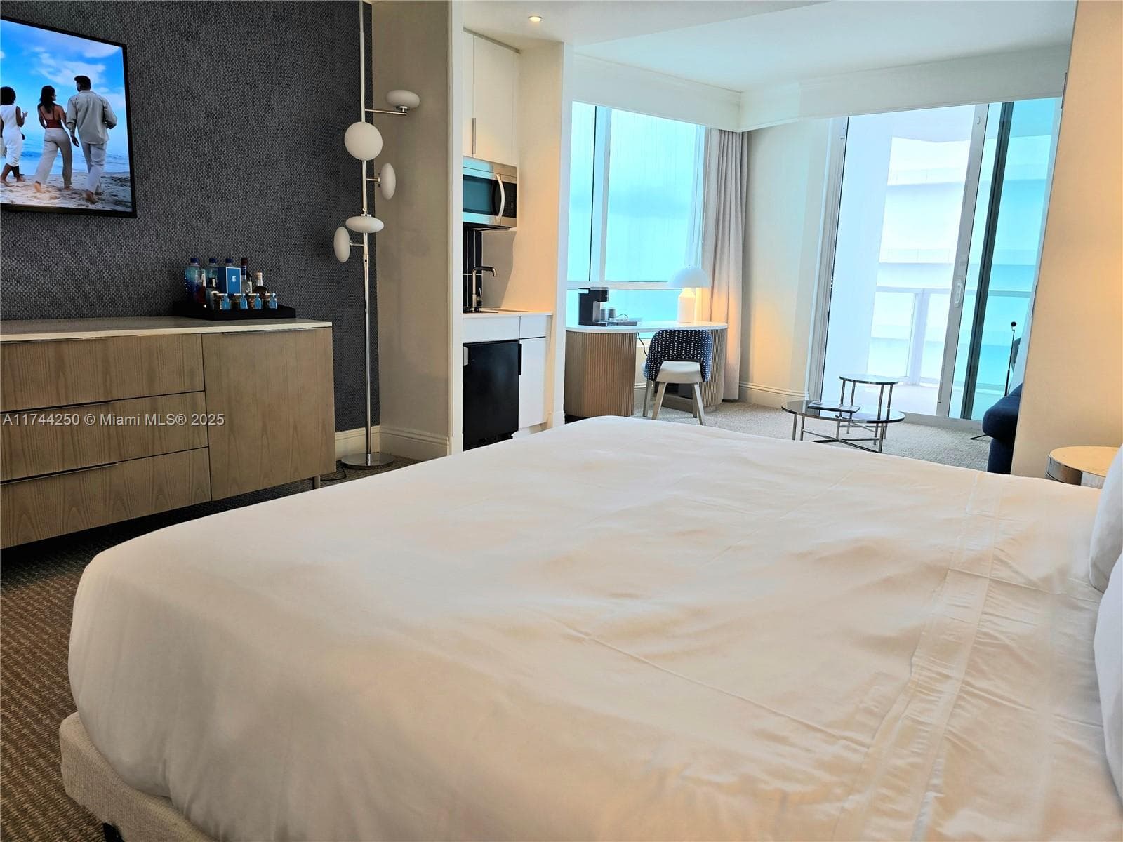 4401 Collins Ave # 1401, Miami Beach FL 33140 — 3