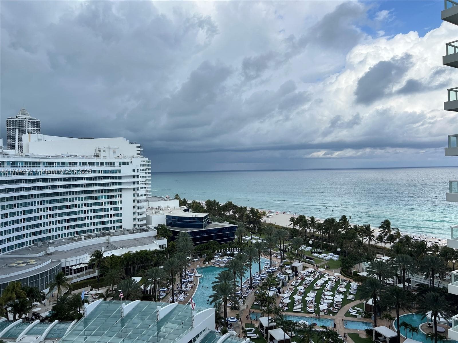 4401 Collins Ave # 1401, Miami Beach FL 33140 — 1