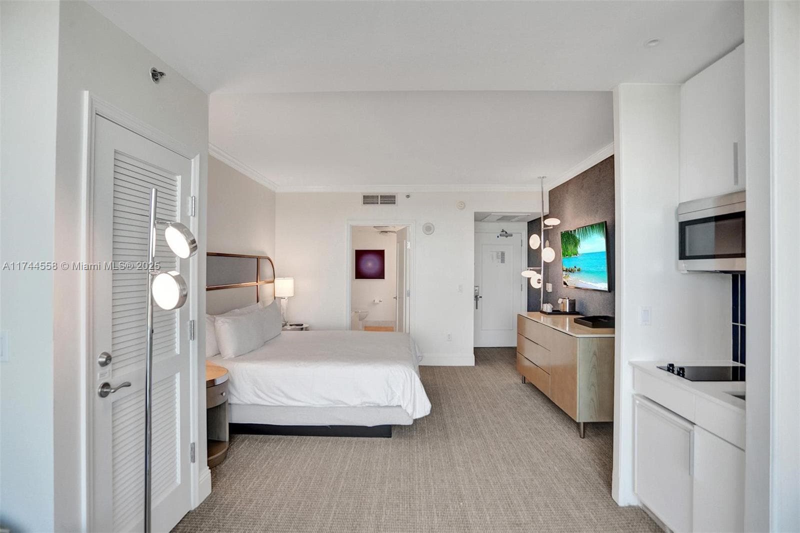 4401 Collins Ave, Miami Beach FL 33140 — 32