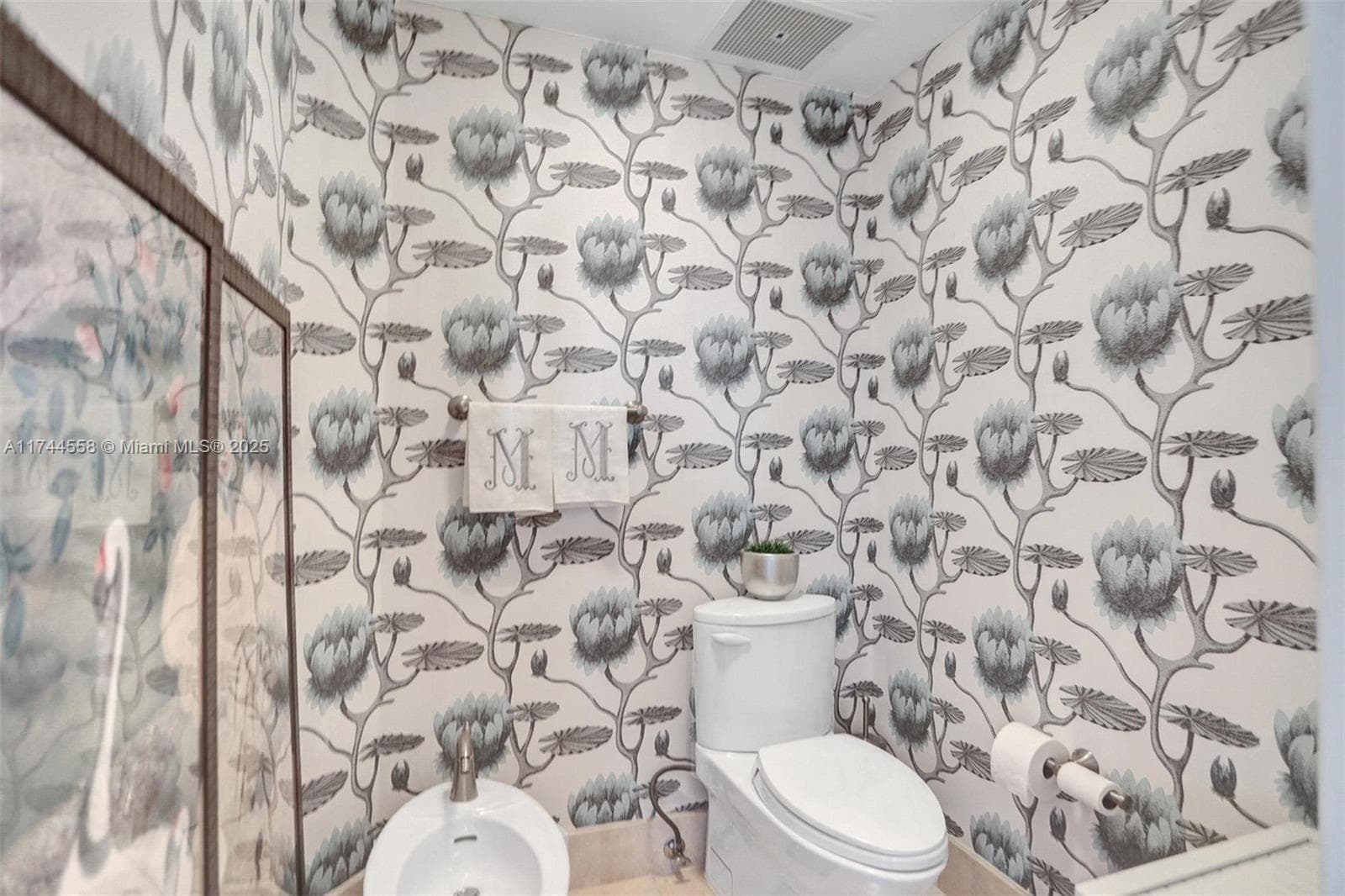 4401 Collins Ave, Miami Beach FL 33140 — 24