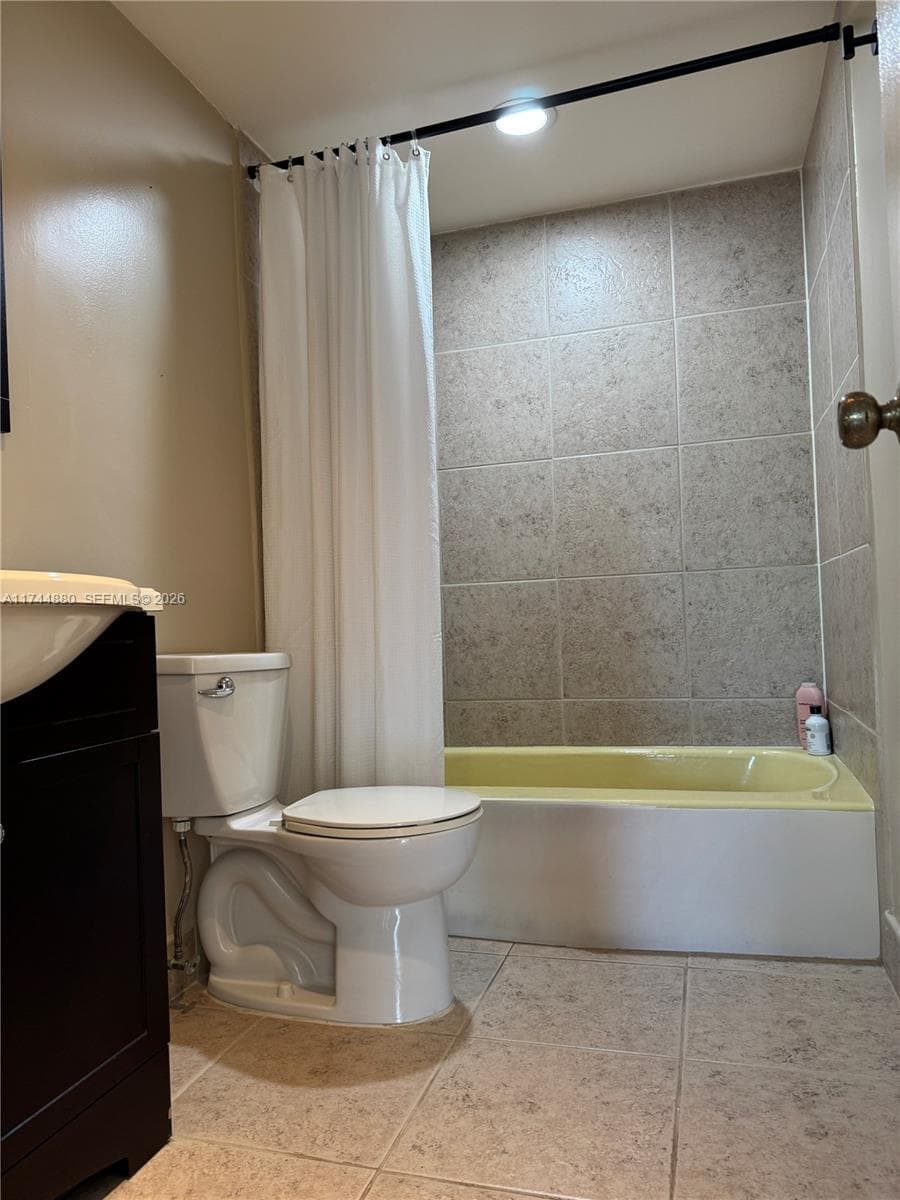 1225 NE 124th St # 33A, North Miami FL 33161 — 26