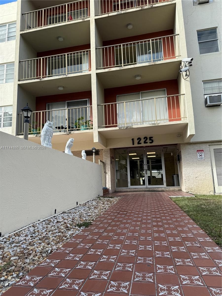 1225 NE 124th St # 33A, North Miami FL 33161 — 36