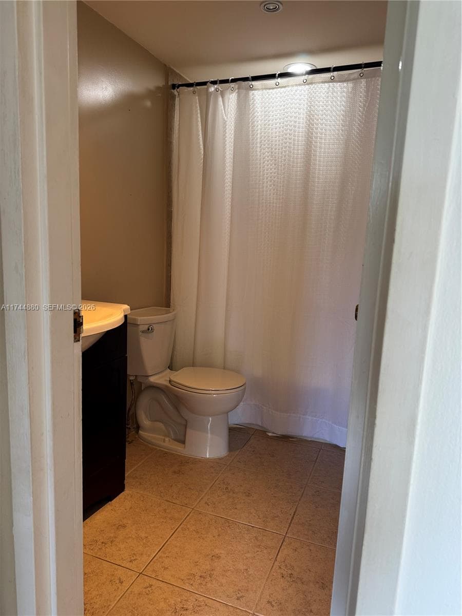 1225 NE 124th St # 33A, North Miami FL 33161 — 25