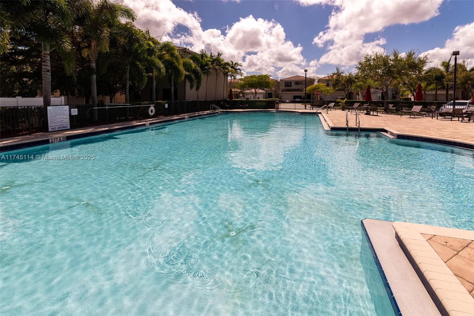 686 NE 191st Ter, Miami FL 33179 — 28